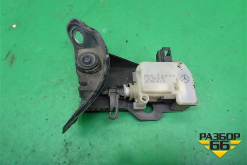 Активатор лючка бензобака (A2518200197) для Mercedes Benz CLS C219 с 2004-2010г (ЦЛС)