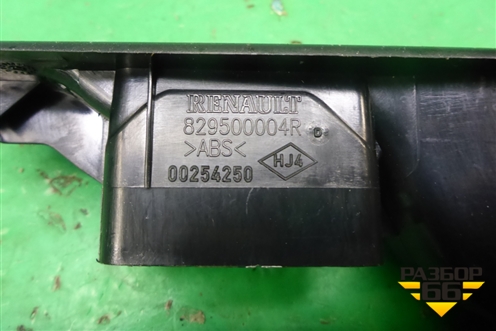 Накладка двери задней правой (829500004R) для Renault Fluence с 2009-2017г (Флюенс)