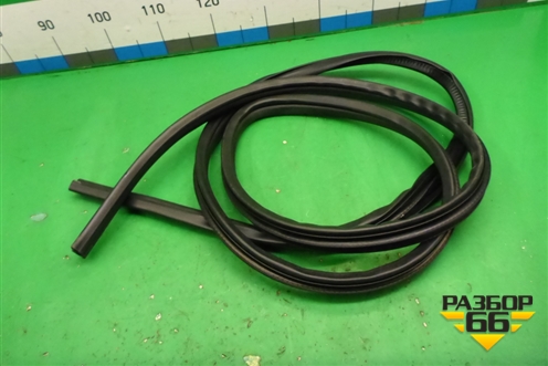 Уплотнитель двери передней правой (5725A240) для Mitsubishi Outlander с 2012-2024г (Аутлендер)