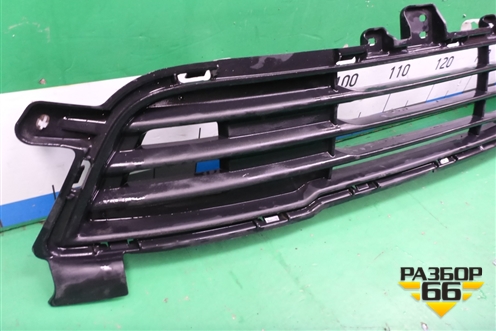 Решетка в передний бампер центральная (до 2015г) (6402A233) для Mitsubishi Outlander с 2012-2024г (Аутлендер)