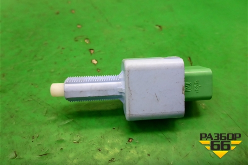 Датчик включения стопсигнала для Mitsubishi Outlander с 2012-2024г (Аутлендер)