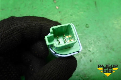 Датчик включения стопсигнала для Mitsubishi Outlander с 2012-2024г (Аутлендер)