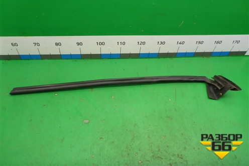 Уплотнитель стекла двери передней левой (A1727200724) для Mercedes Benz SLK R172 с 2010-2016г (СЛК)