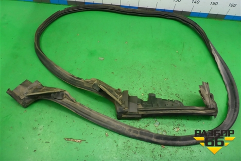 Уплотнитель на кузов левый (A1726390143) для Mercedes Benz SLK R172 с 2010-2016г (СЛК)