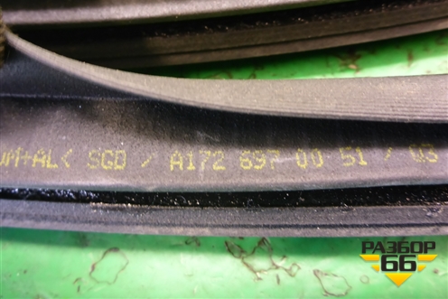 Уплотнитель двери левой (A1726970051) для Mercedes Benz SLK R172 с 2010-2016г (СЛК)