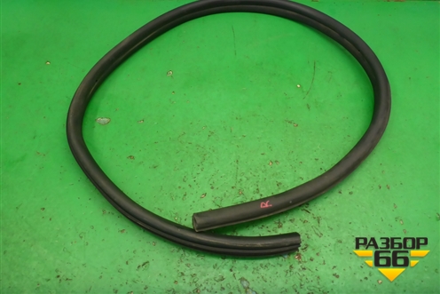 Уплотнитель двери правой (A1726970031) для Mercedes Benz SLK R172 с 2010-2016г (СЛК)