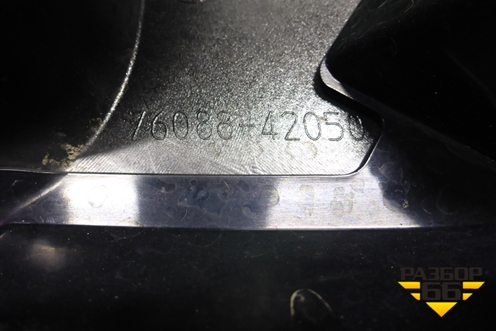 Накладка двери багажника верхняя левая (7608842050) для Toyota Rav-4 с 2018г (Рав 4)