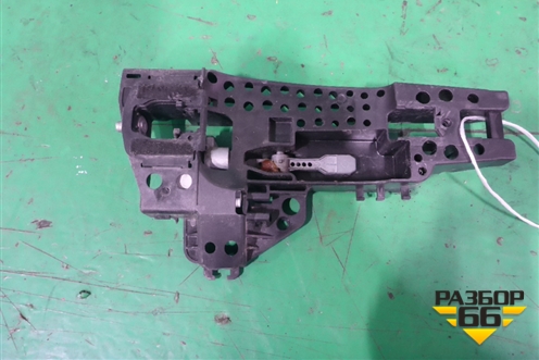 Кронштейн ручки наружной (правой) (4M0837886A) для Audi Q7 c 2015г (Ку 7)