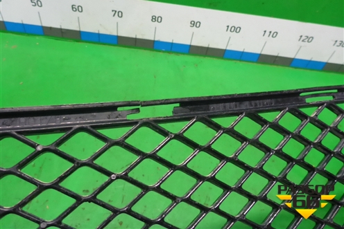 Решетка в передний бампер центральная (до 2012г) (6400A827) для Mitsubishi Lancer-X с 2007г (Лансер)