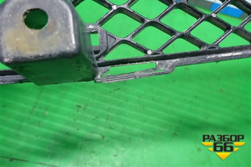 Решетка в передний бампер центральная (до 2012г) (6400A827) для Mitsubishi Lancer-X с 2007г (Лансер)