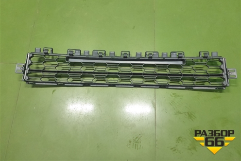 Решетка в передний бампер центральная (5E3853677) для Skoda Octavia (А8) с 2019г (Октавия)