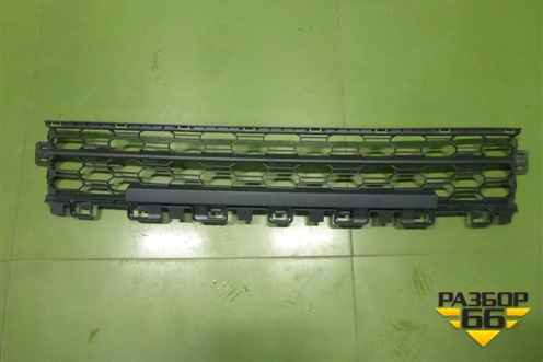 Решетка в передний бампер центральная (5E3853677) для Skoda Octavia (А8) с 2019г (Октавия)