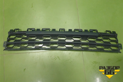 Решетка в передний бампер центральная (5E3853677) для Skoda Octavia (А8) с 2019г (Октавия)