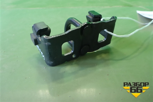 Замок багажника (ответная часть) (905702697R) для Nissan Terrano с 2014г (Терано)