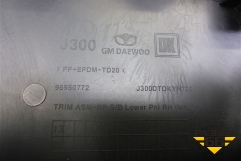 Обшивка двери задней правой под механику (96950772) для Chevrolet Cruze c 2009-2015г (Круз)