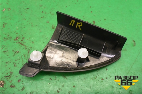 Накладка двери передней правой уголок (96984324) для Chevrolet Cruze c 2009-2015г (Круз)