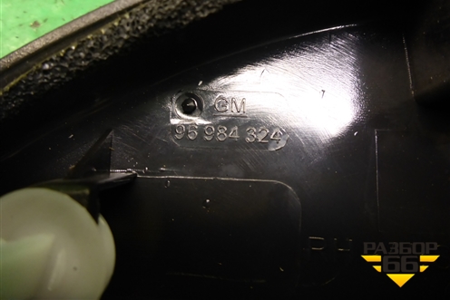 Накладка двери передней правой уголок (96984324) для Chevrolet Cruze c 2009-2015г (Круз)