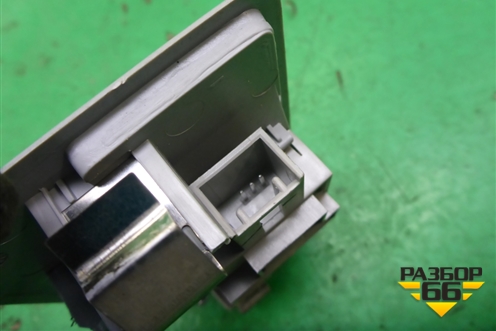 Плафон салонный центральный для Mazda Mazda 3 (BK) с 2003-2009г 