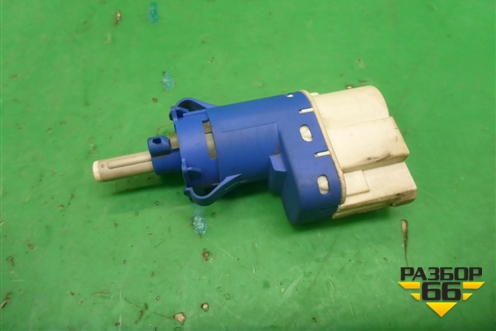 Датчик включения стопсигнала (3M5T9C872AC) для Ford Fiesta с 2001-2008г (Фиеста 5)