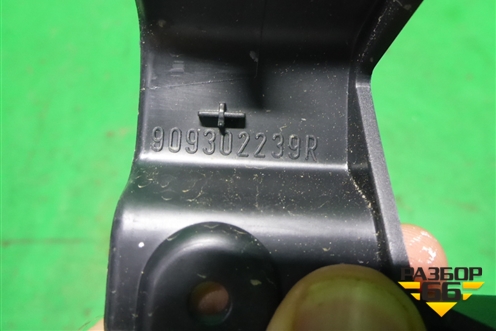 Накладка внутренняя (на ответную часть замка багажника новая) (909302239R) для VAZ XRAY с 2016г (Хрэй)