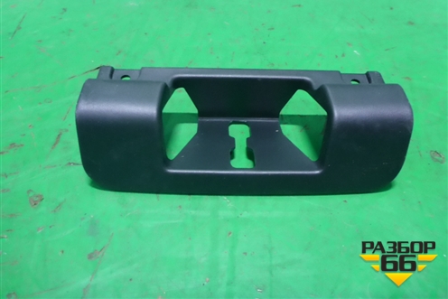 Накладка внутренняя (на ответную часть замка багажника новая) (909302239R) для VAZ XRAY с 2016г (Хрэй)