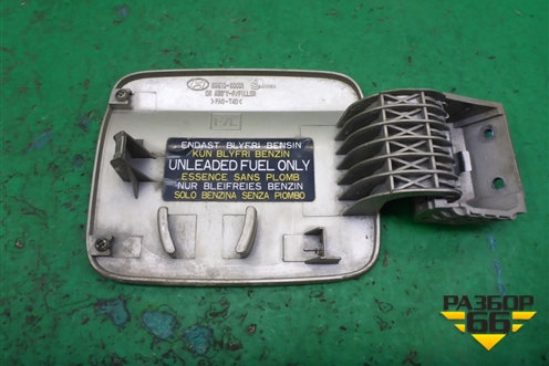 Лючок бензобака (695103D001) для Hyundai Sonata-5 с 2001г (Соната)