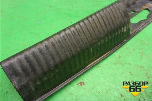 Обшивка багажника на заднюю панель (98ABF40352BFW) для Ford Focus 1 с 1998-2004г (Фокус)