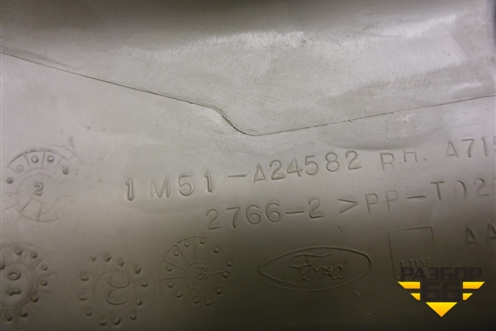 Обшивка стойки центральная верхняя правая (1M51A24582) для Ford Focus 1 с 1998-2004г (Фокус)