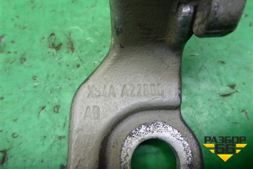 Петля двери передней правой верхняя (XS4AA22800AB) для Ford Focus 1 с 1998-2004г (Фокус)