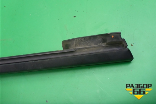 Накладка стекла переднего правого (5JA837478) для Skoda Rapid с 2013г (Рапид)