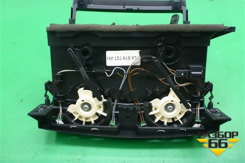 Дефлектор воздушный центральный для Volkswagen Touareg c 2002-2010г (Туарег)