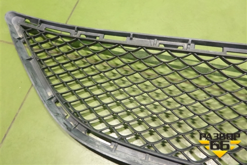 Решетка в передний бампер центральная (после 2013г AMG) (A2128850124) для Mercedes Benz E-Klass W212 с 2009-2016г (Е)