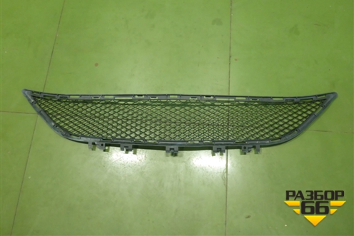 Решетка в передний бампер центральная (после 2013г AMG) (A2128850124) для Mercedes Benz E-Klass W212 с 2009-2016г (Е)