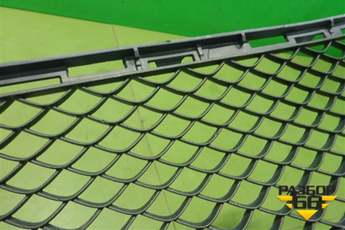 Решетка в передний бампер центральная (после 2013г AMG) (A2128850124) для Mercedes Benz E-Klass W212 с 2009-2016г (Е)