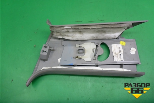 Обшивка стойки задняя верхняя левая (передняя часть) (7L6867241) для Volkswagen Touareg c 2002-2010г (Туарег)