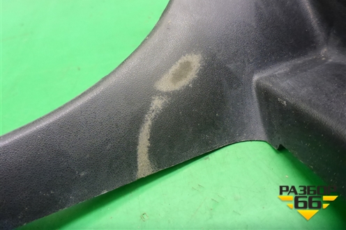 Накладка декоративная (на петлю двери багажника левая) (7L6867437G) для Volkswagen Touareg c 2002-2010г (Туарег)