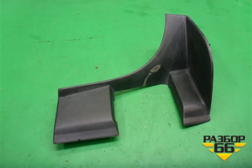 Накладка декоративная (на петлю двери багажника левая) (7L6867437G) для Volkswagen Touareg c 2002-2010г (Туарег)