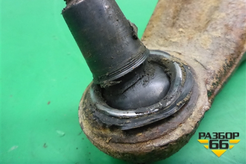 Рычаг передний правый нижний (7L0407154C) для Volkswagen Touareg c 2002-2010г (Туарег)