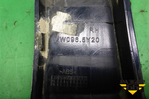 Накладка переднего крыла правого (VW0965Y20) для Volkswagen Touareg с 2018г (Туарег)