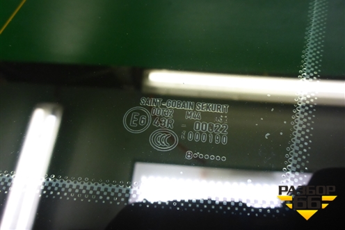 Стекло глухое правое для Volkswagen Touareg c 2002-2010г (Туарег)