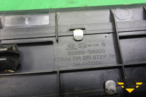 Накладка порога внутренняя заднего правого (в проём) (85889B8300) для Hyundai Grand Santa Fe с 2012-2018г (Гранд Санта Фе)