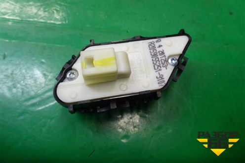 Кнопка центрального замка (передняя левая) (A2059055251) для Mercedes Benz C-Klass W205 с 2014г (Ц)