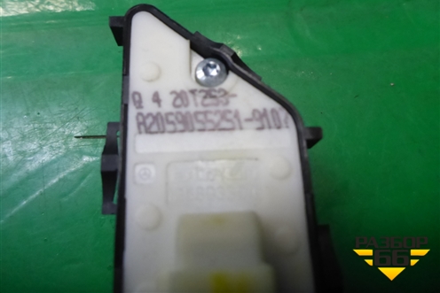 Кнопка центрального замка (передняя левая) (A2059055251) для Mercedes Benz C-Klass W205 с 2014г (Ц)