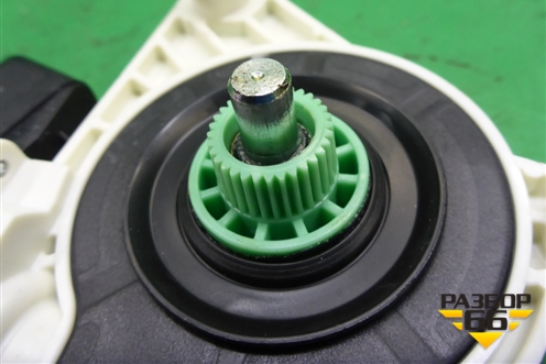 Моторчик стеклоподъёмника передний правый (A0009066206) для Mercedes Benz C-Klass W205 с 2014г (Ц)