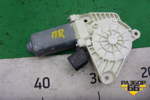 Моторчик стеклоподъёмника передний правый (A0009066206) для Mercedes Benz C-Klass W205 с 2014г (Ц)