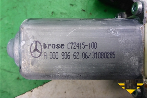 Моторчик стеклоподъёмника передний правый (A0009066206) для Mercedes Benz C-Klass W205 с 2014г (Ц)