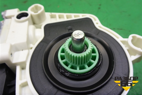 Моторчик стеклоподъёмника передний левый (A0009066106) для Mercedes Benz C-Klass W205 с 2014г (Ц)