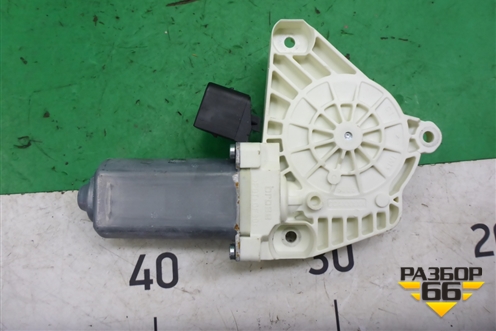 Моторчик стеклоподъёмника передний левый (A0009066106) для Mercedes Benz C-Klass W205 с 2014г (Ц)