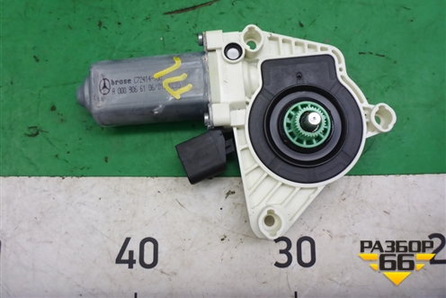 Моторчик стеклоподъёмника передний левый (A0009066106) для Mercedes Benz C-Klass W205 с 2014г (Ц)