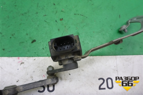 Датчик регулировки дорожного просвета (задний правый) (A0009053704) для Mercedes Benz C-Klass W205 с 2014г (Ц)